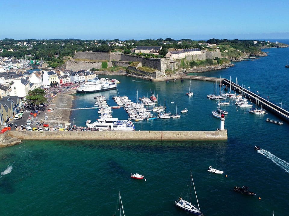Maison mitoyenne proche plage et centre, calme et confort - FR-1-418-116 House in Brittany