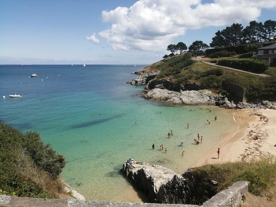 Maison mitoyenne proche plage et centre, calme et confort - FR-1-418-116 House in Brittany