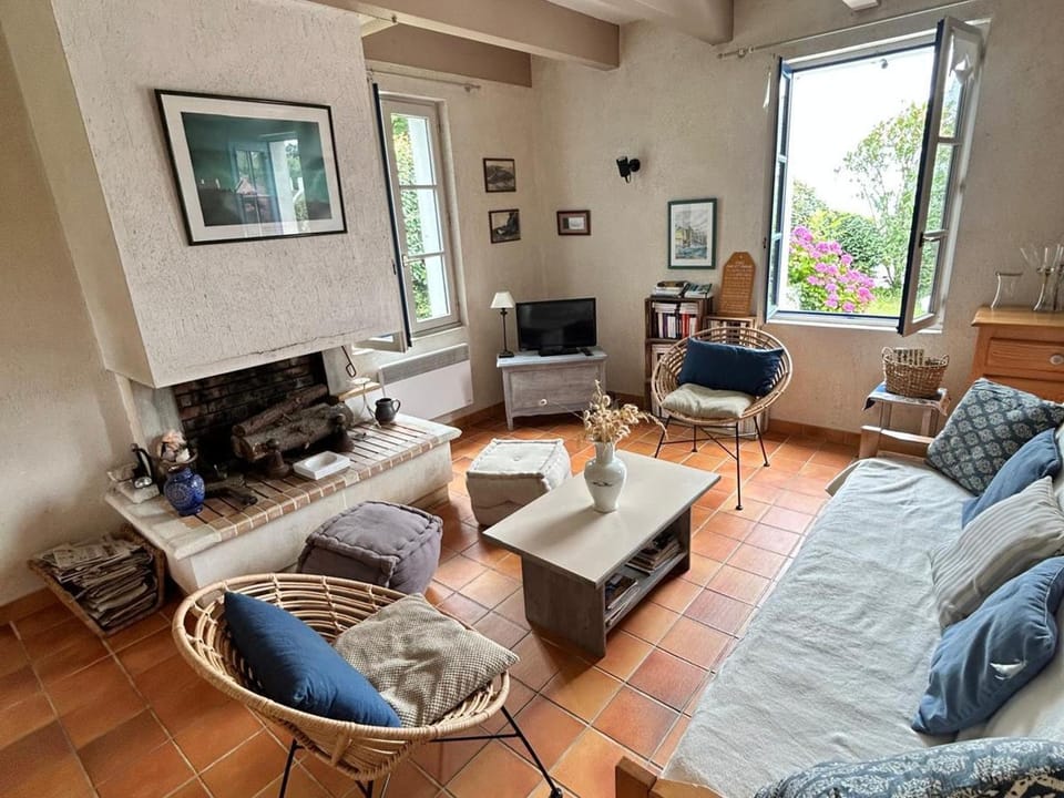 Maison mitoyenne proche plage et centre, calme et confort - FR-1-418-116 House in Brittany