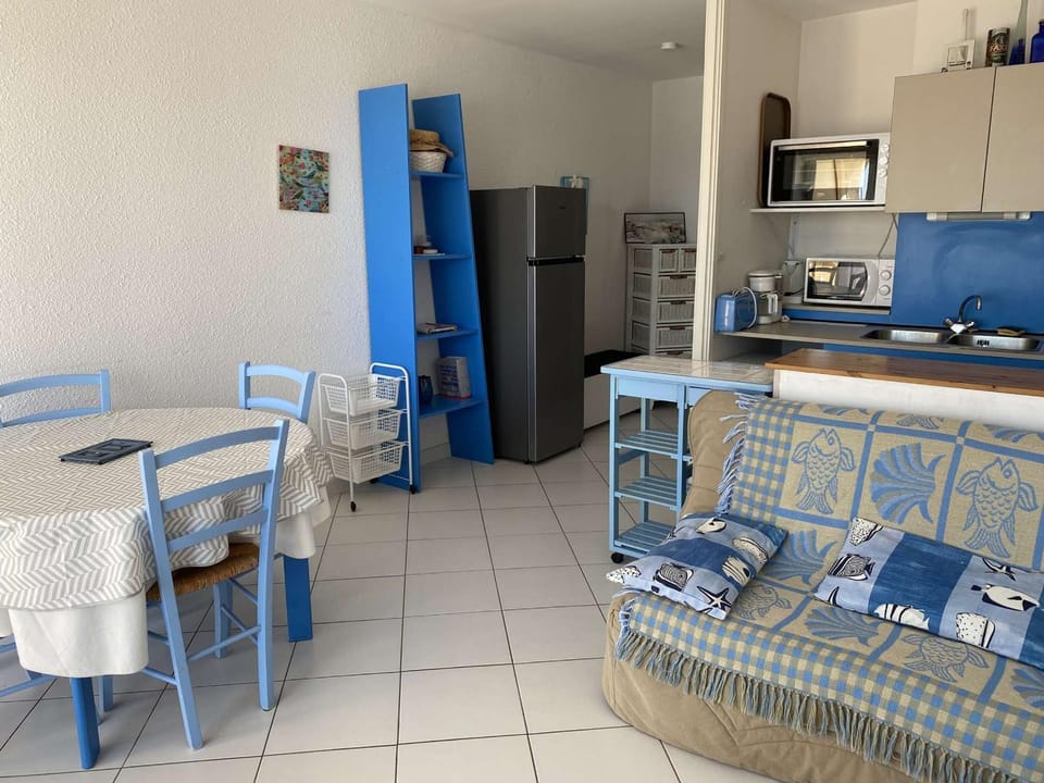 Appartement 2 pièces avec piscine et parking à Port Camargue - FR-1-250-113 Apartment in Le Grau-du-Roi