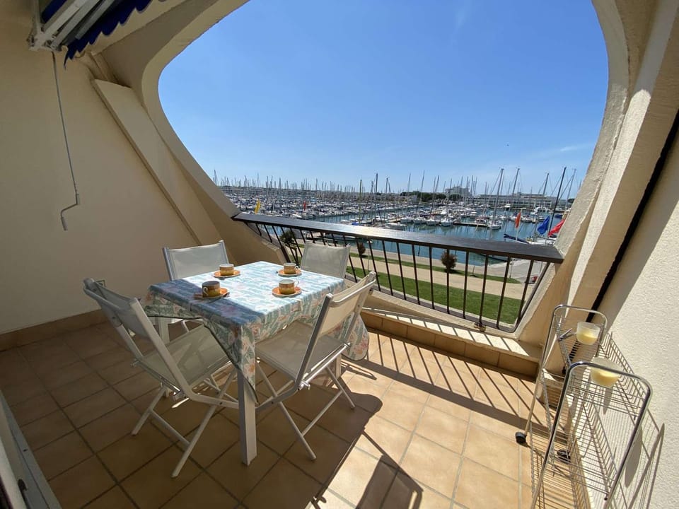 Appartement 2 pièces avec piscine et parking à Port Camargue - FR-1-250-113 Apartment in Le Grau-du-Roi