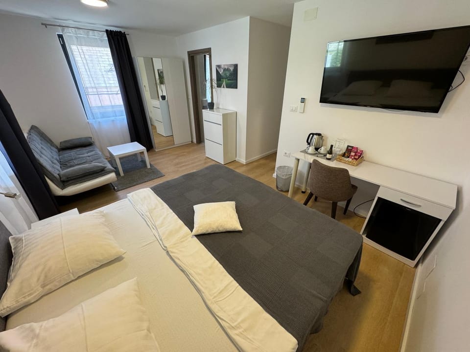 Bed, Photo of the whole room