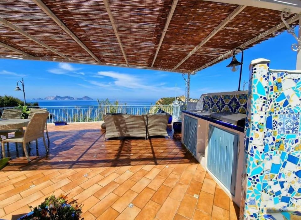 Day, Natural landscape, View (from property/room), Balcony/Terrace, Dining area, Sea view