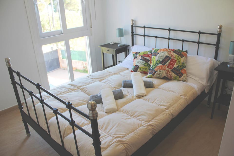 Bed, Bedroom, Sea view