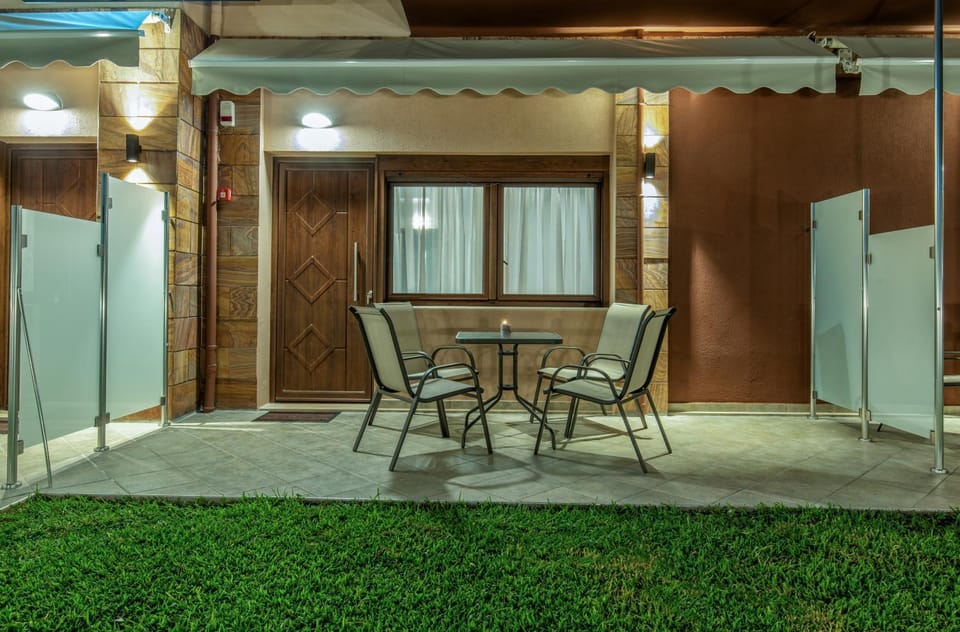 Patio, Garden, Seating area