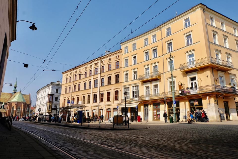 Property building, Restaurant/places to eat, City view, Street view, Quiet street view