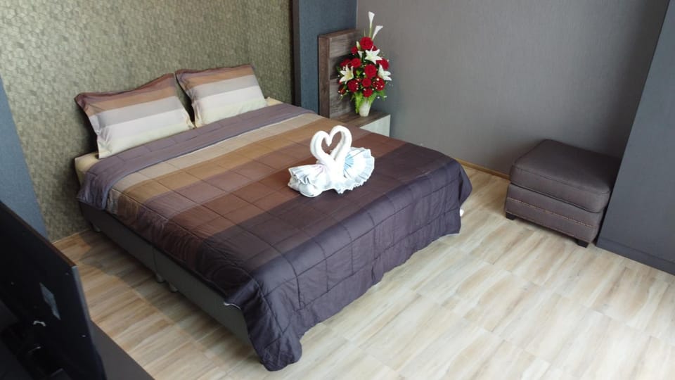 Bedroom, towels