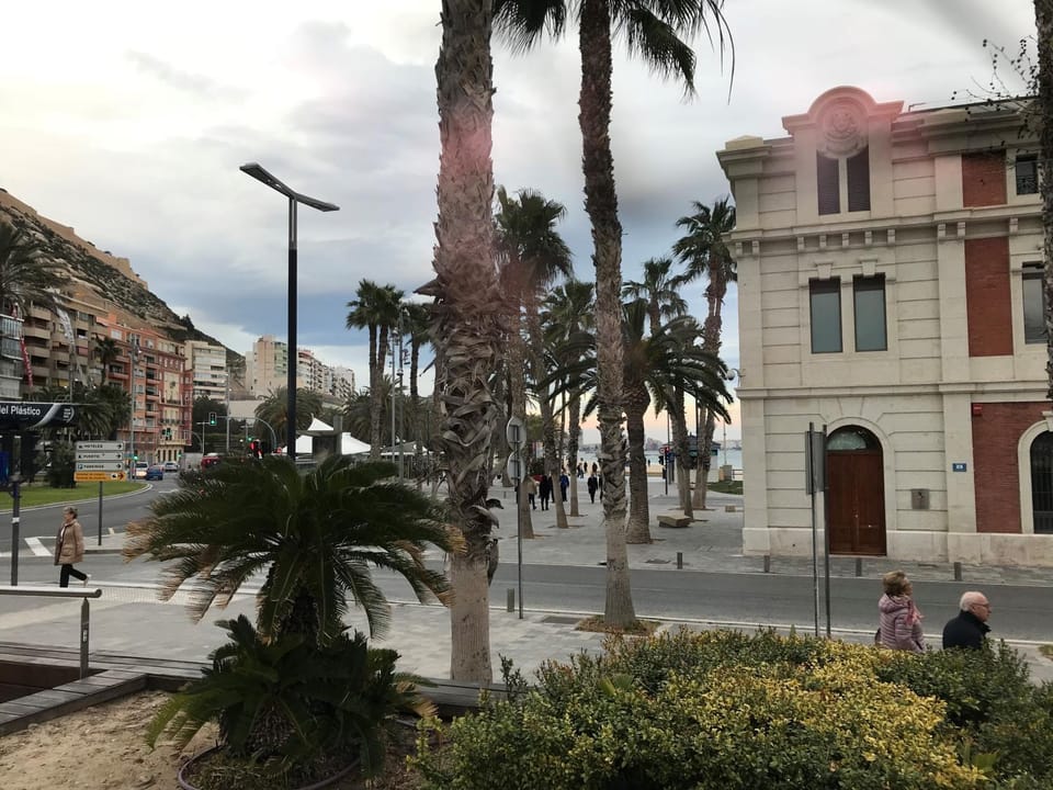 Restaurant/places to eat, Beach, Sea view
