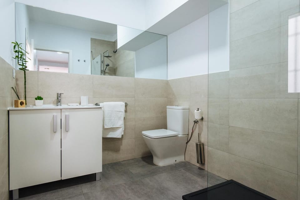 Hostly O'DONNELL 1B Center-Fibre-Parking Op-CLess Apartment in Seville