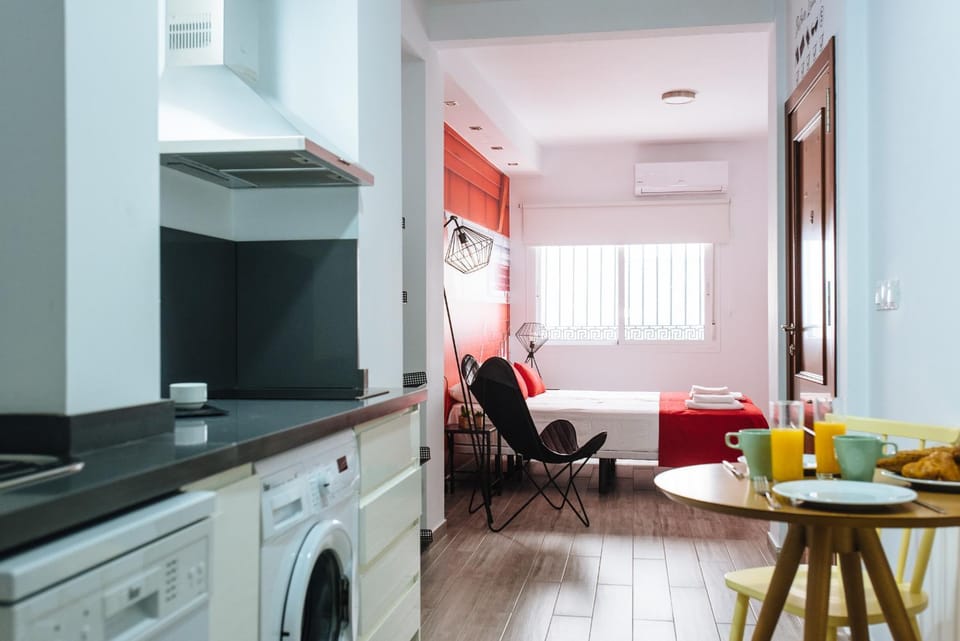 Hostly O'DONNELL 1B Center-Fibre-Parking Op-CLess Apartment in Seville