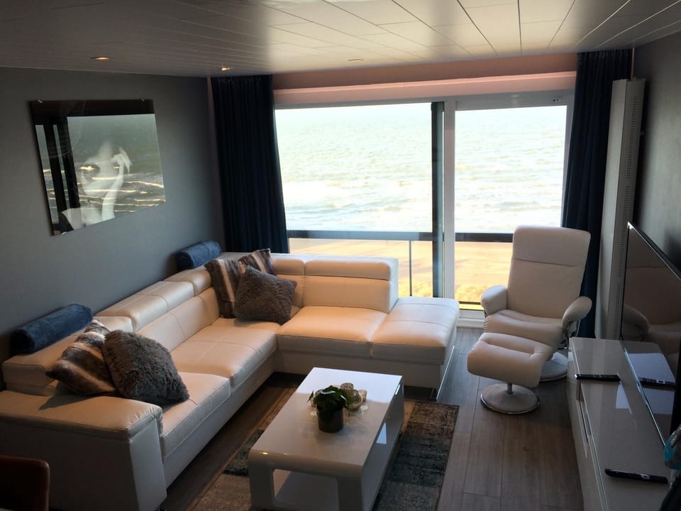 Living room, Sea view