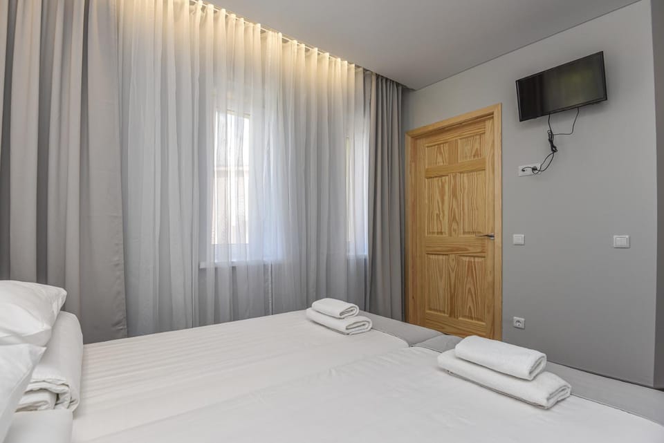 TV and multimedia, Photo of the whole room, Bedroom