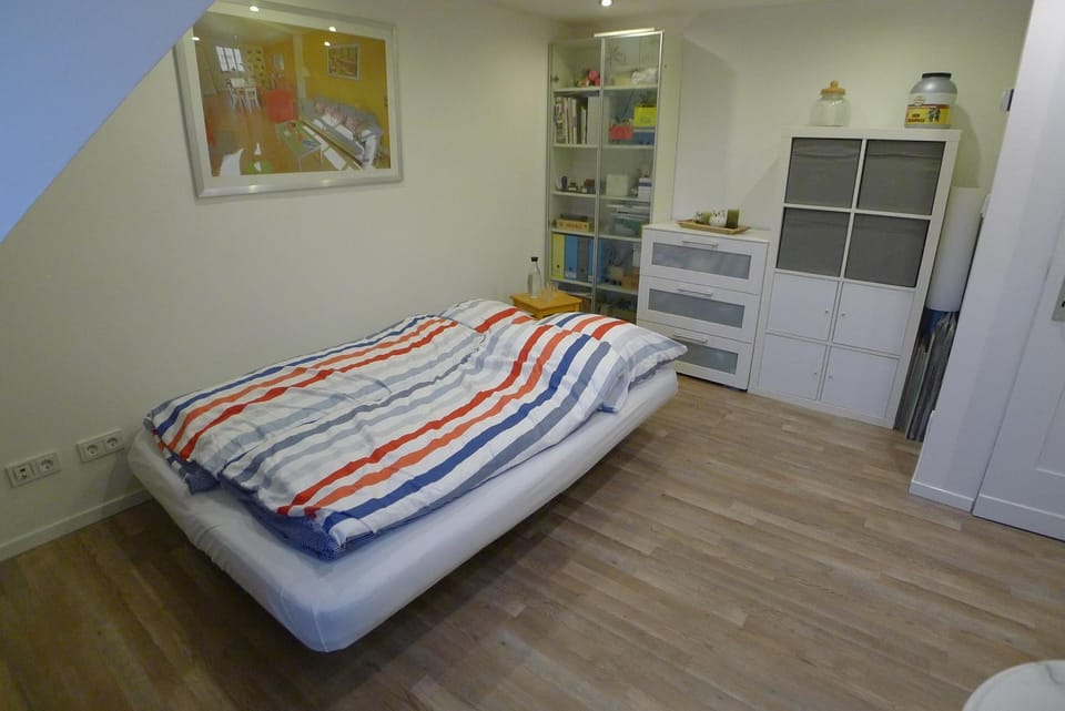 Bed, Photo of the whole room, Seating area, Bedroom