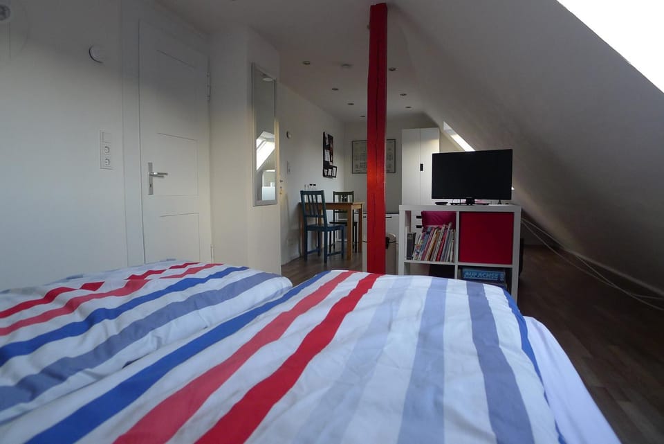 Bed, TV and multimedia, Photo of the whole room, Bedroom, wardrobe