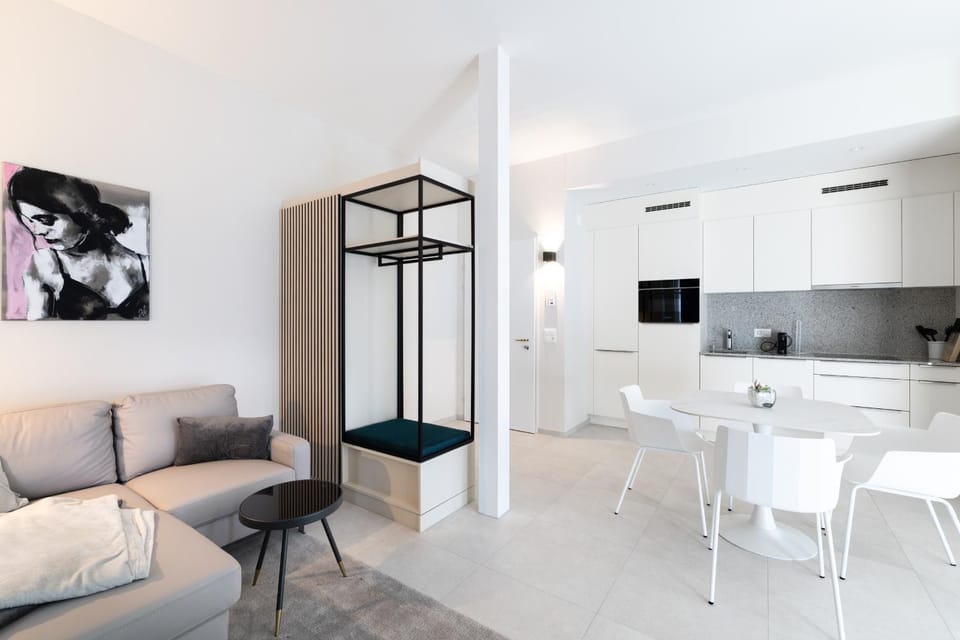 Kitchen or kitchenette, Living room, Seating area, Dining area