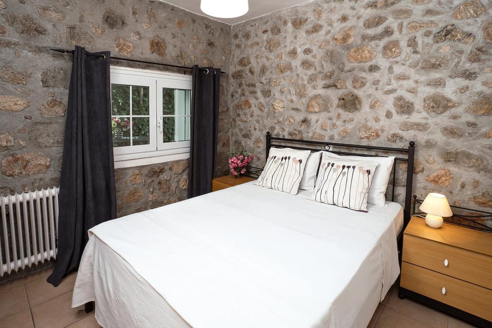 Bed, Photo of the whole room, Bedroom, internet