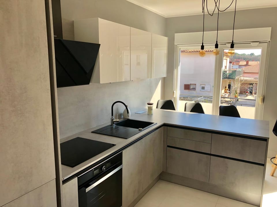 Kitchen or kitchenette