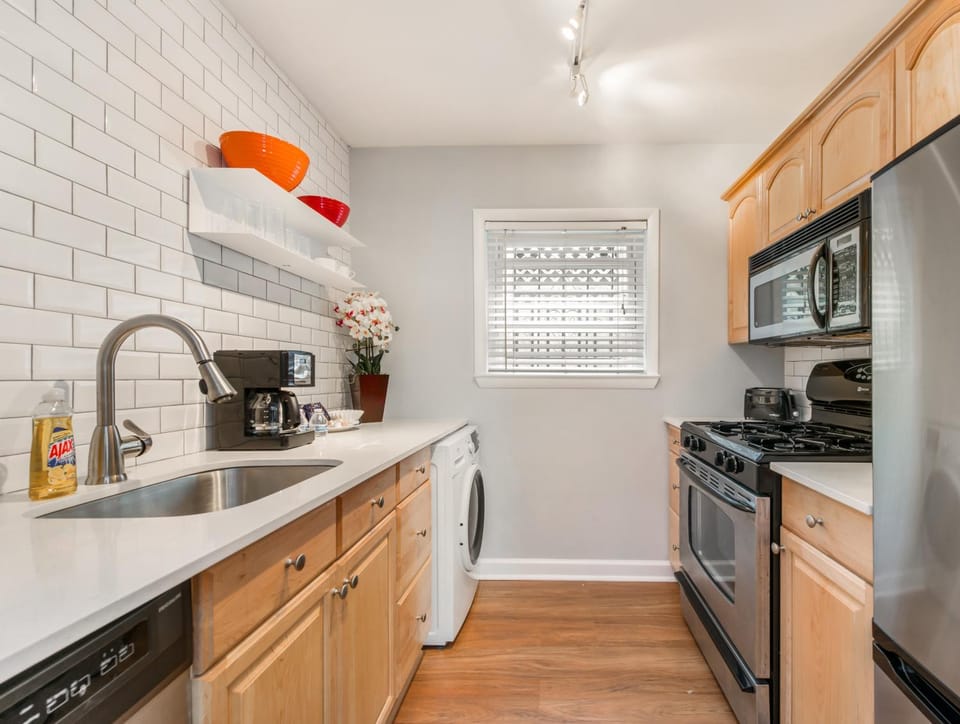 The Best Midtown Location in Atlanta by Piedmont Park 2 miles to Downtown and Mercedes Benz Stadium Apartment in Atlanta