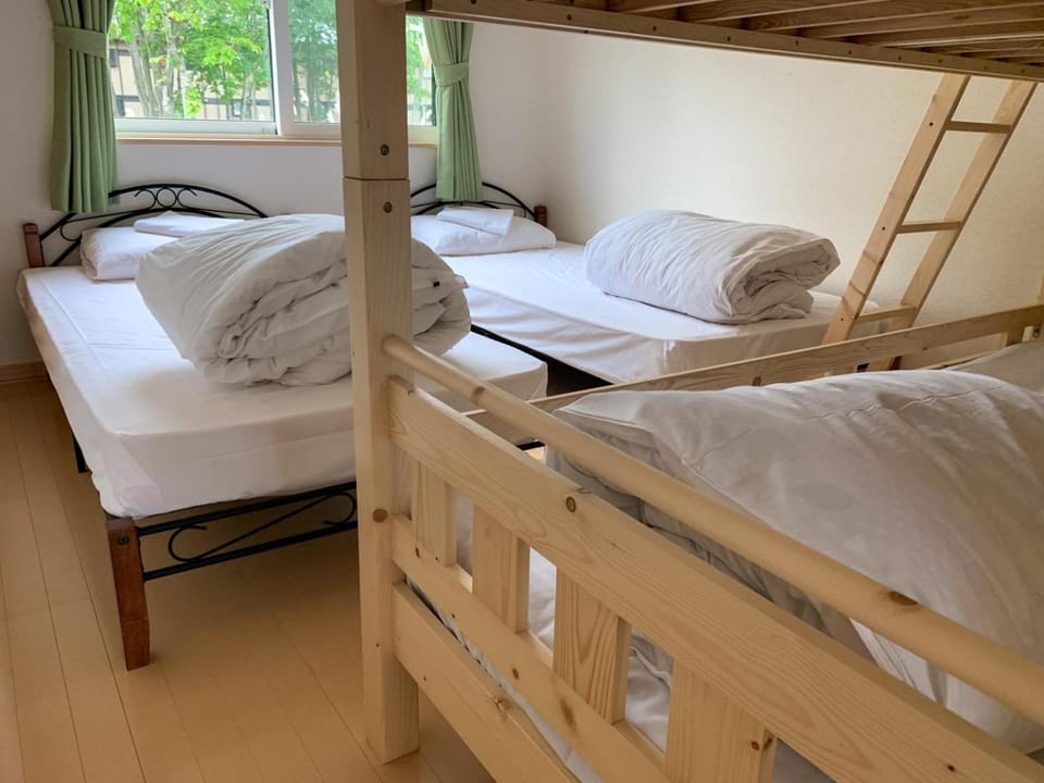 Bedroom, bunk bed