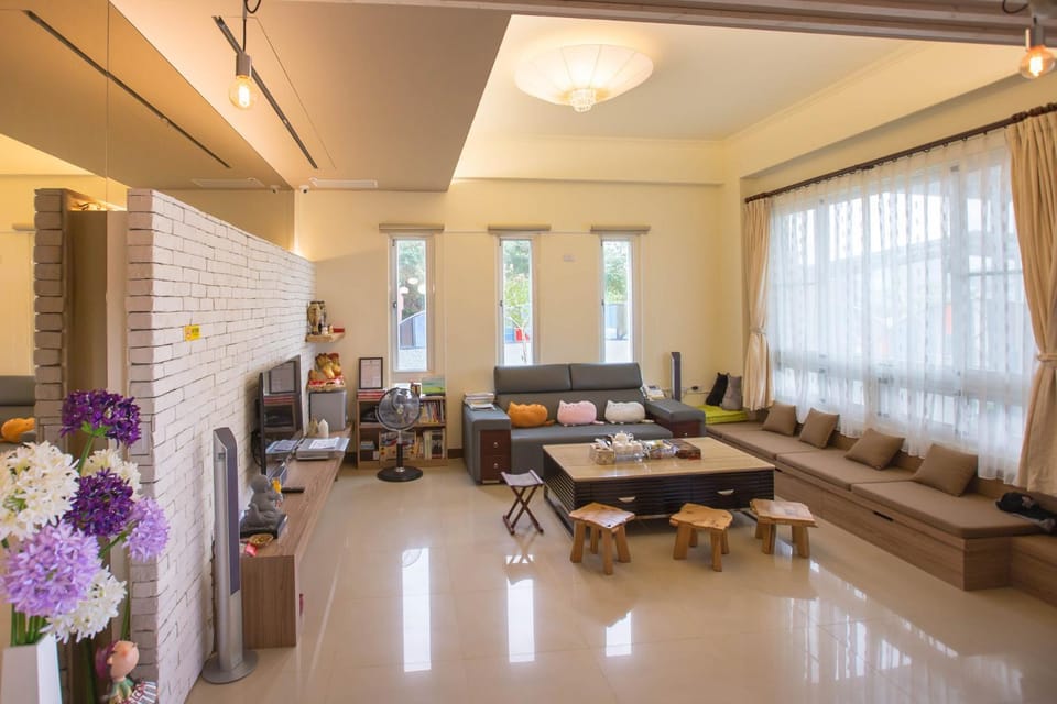 Communal lounge/ TV room
