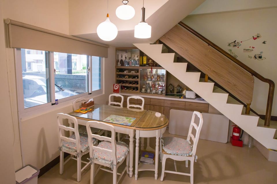 Seating area, Dining area