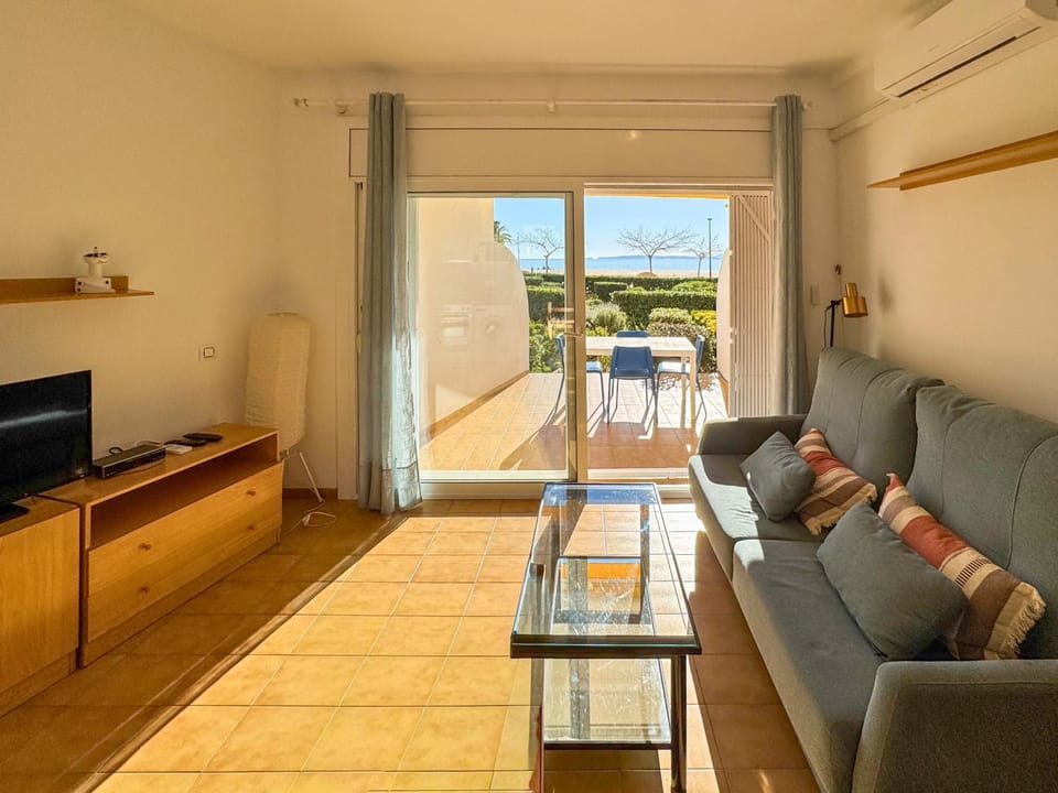 Communal lounge/ TV room, Living room