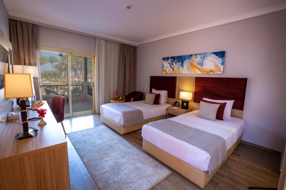 Bed, Photo of the whole room, Seating area, Bedroom