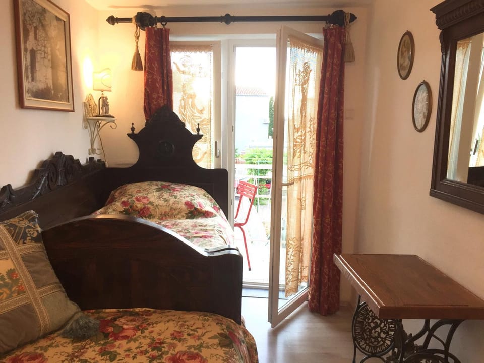 Vintage House for rent 60m from Sea Apartment in Baška Voda