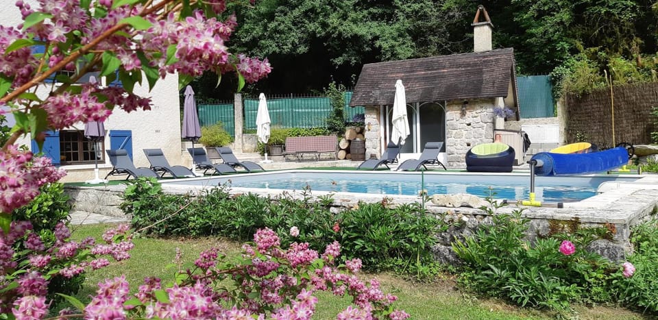 Swimming pool, Swimming pool