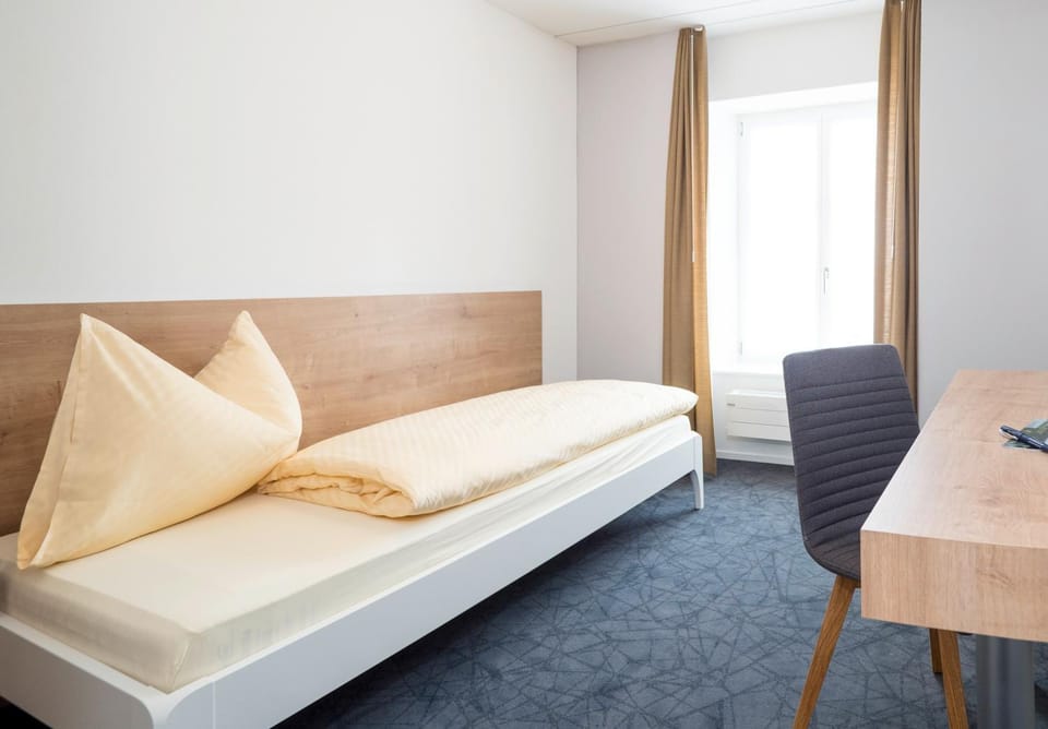 Photo of the whole room, Decorative detail