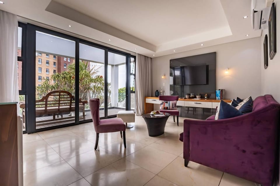 Communal lounge/ TV room, Dining area, Evening entertainment