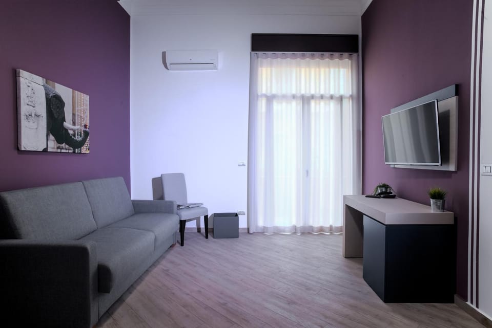 Communal lounge/ TV room
