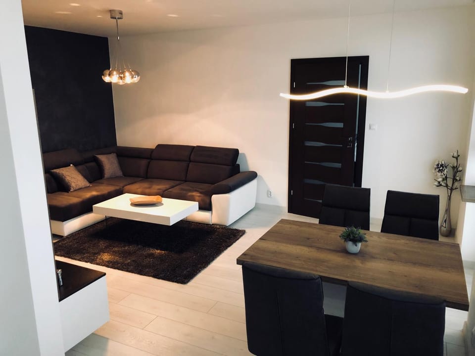 Living room, Photo of the whole room, City view