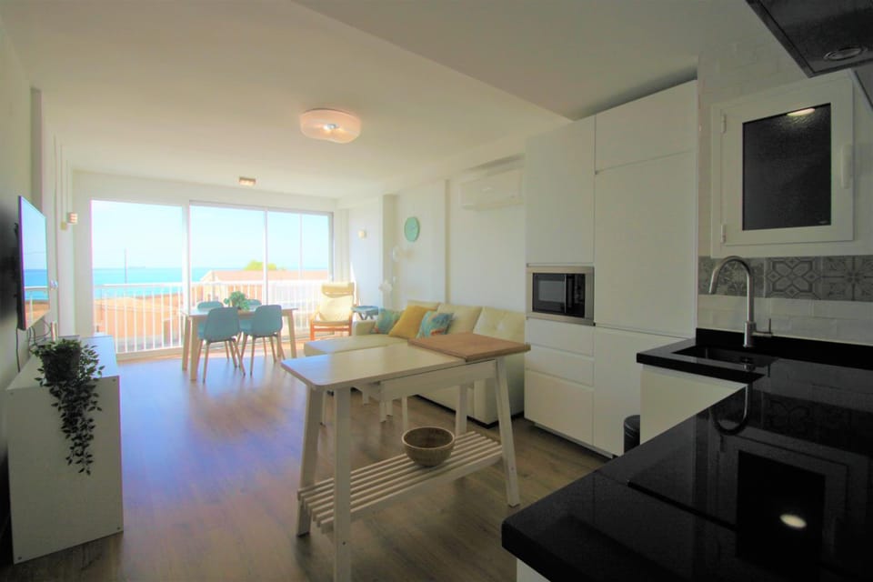 Kitchen or kitchenette, Living room, Dining area