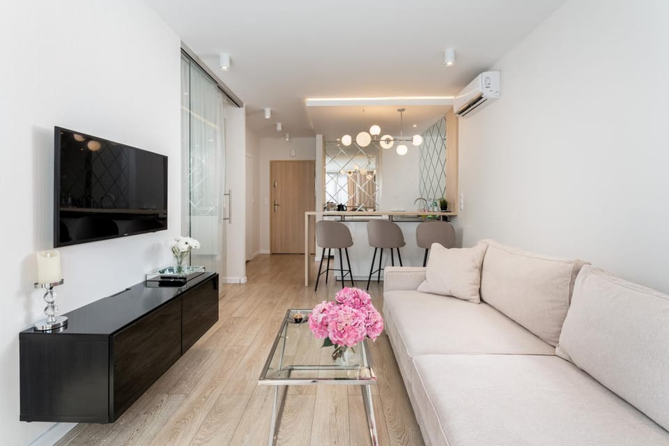 Communal lounge/ TV room, TV and multimedia, Kitchen or kitchenette, Living room, Evening entertainment