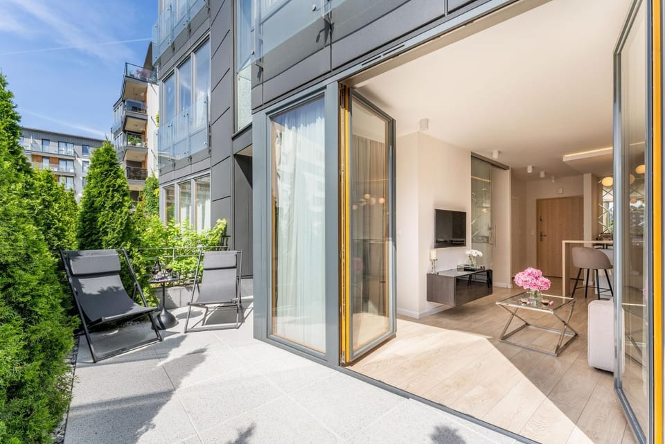 Property building, Patio, Communal lounge/ TV room, Day, View (from property/room), Balcony/Terrace, Balcony/Terrace, sunbed
