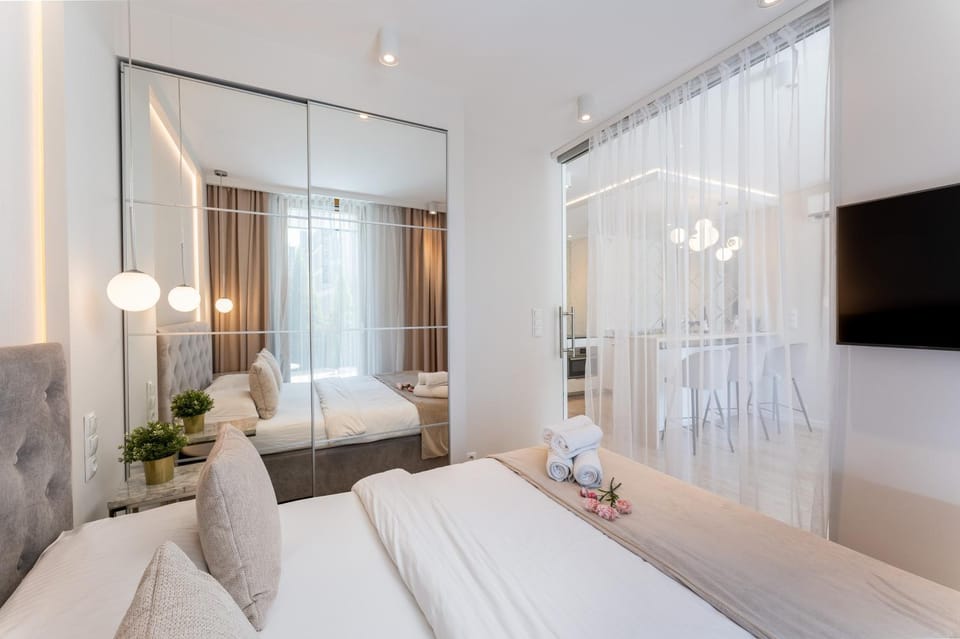 Bed, Bathroom, TV and multimedia, Photo of the whole room, Bedroom, towels, wardrobe