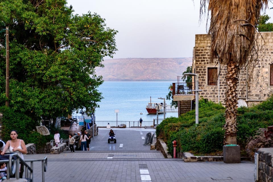 People, Neighbourhood, Natural landscape, Lake view
