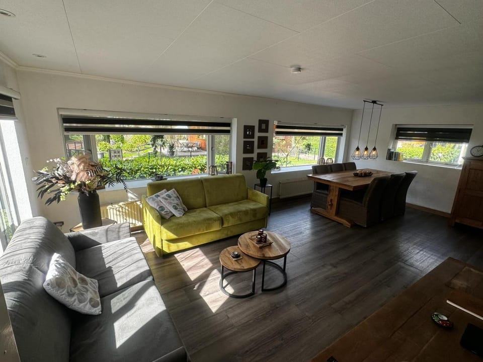 Luxe vakantiehuis in het bos Chalet in North Brabant (province)