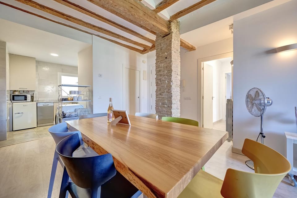 Kitchen or kitchenette, Living room, Seating area, Dining area, minibar
