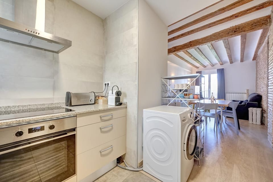 Kitchen or kitchenette, oven, stove