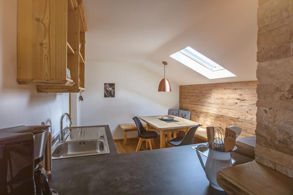 Kitchen or kitchenette, Seating area, Dining area