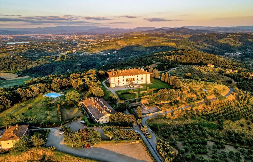 Facade/entrance, Garden, View (from property/room), Swimming pool, Parking