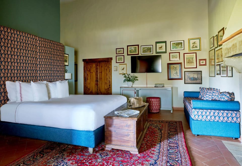 Property building, Bed, Bedroom