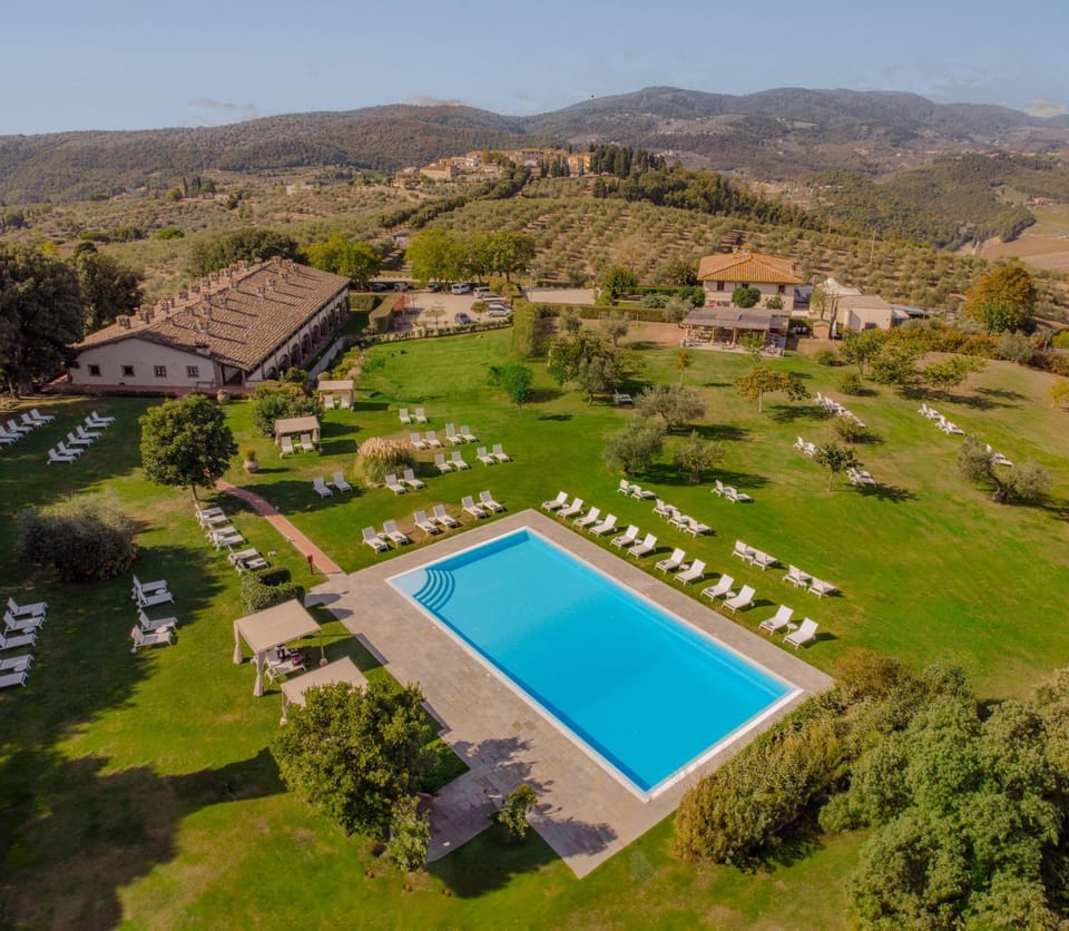 Garden, View (from property/room), Dining area, Swimming pool, Parking