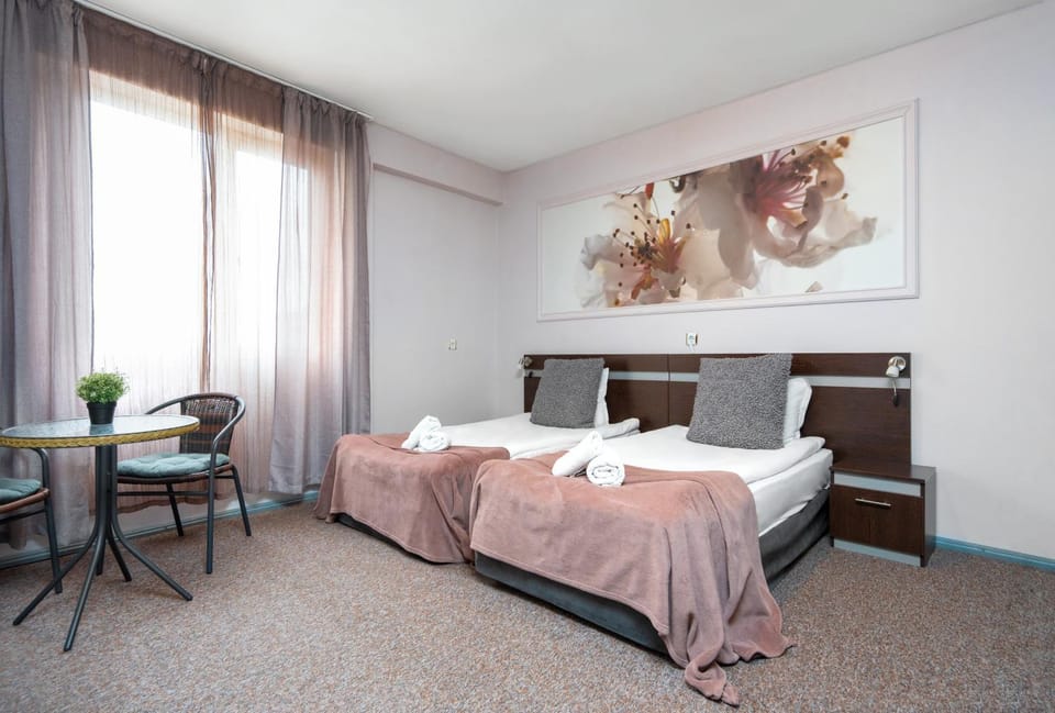 Bedroom, towels