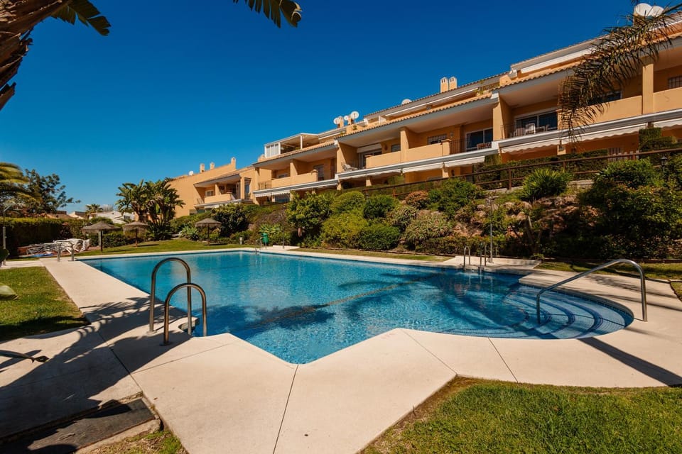 Day, Garden, Garden view, Pool view, Swimming pool, sunbed