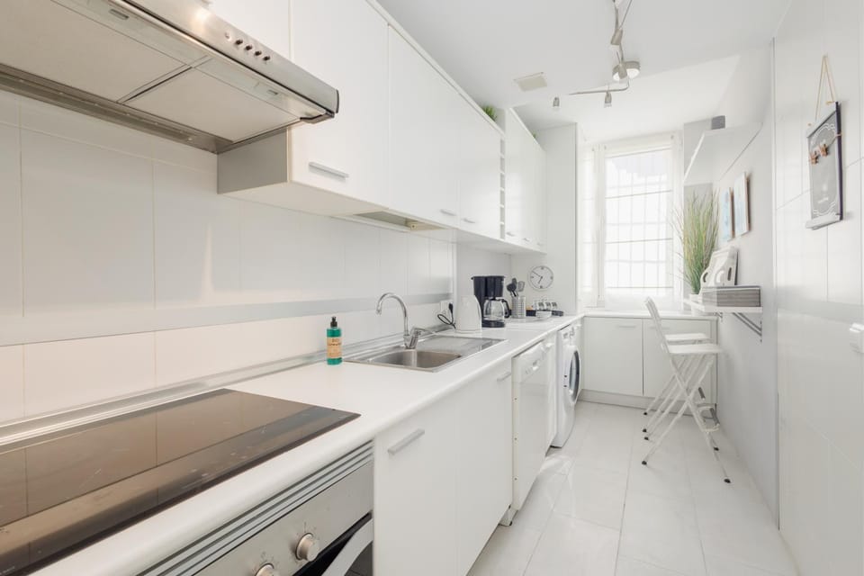 Kitchen or kitchenette, Dining area, dishwasher, minibar, pet friendly, stove