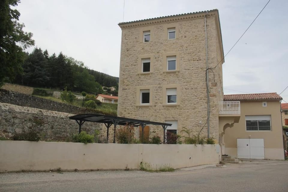 Balcony/Terrace, Mountain view, Street view, Continental breakfast, Quiet street view