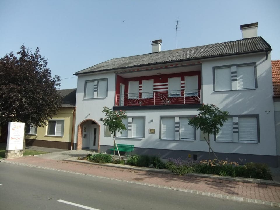 Property building, Facade/entrance